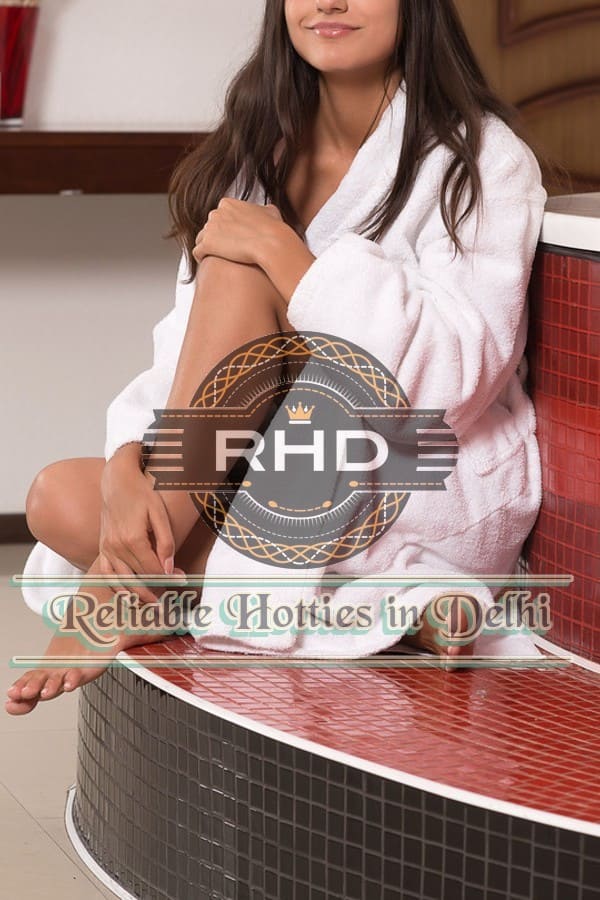 Zunaira Connaught Place Expensive Escort Delhi